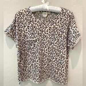 WHITE CROW Buckle Leopard Print Pocket Tee Neutral Cheetah Graphic T-Shirt | XS